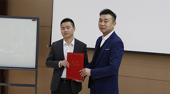 頭條！總經(jīng)理親自頒發(fā)聘書，科恩電器商學院迎來新校長！